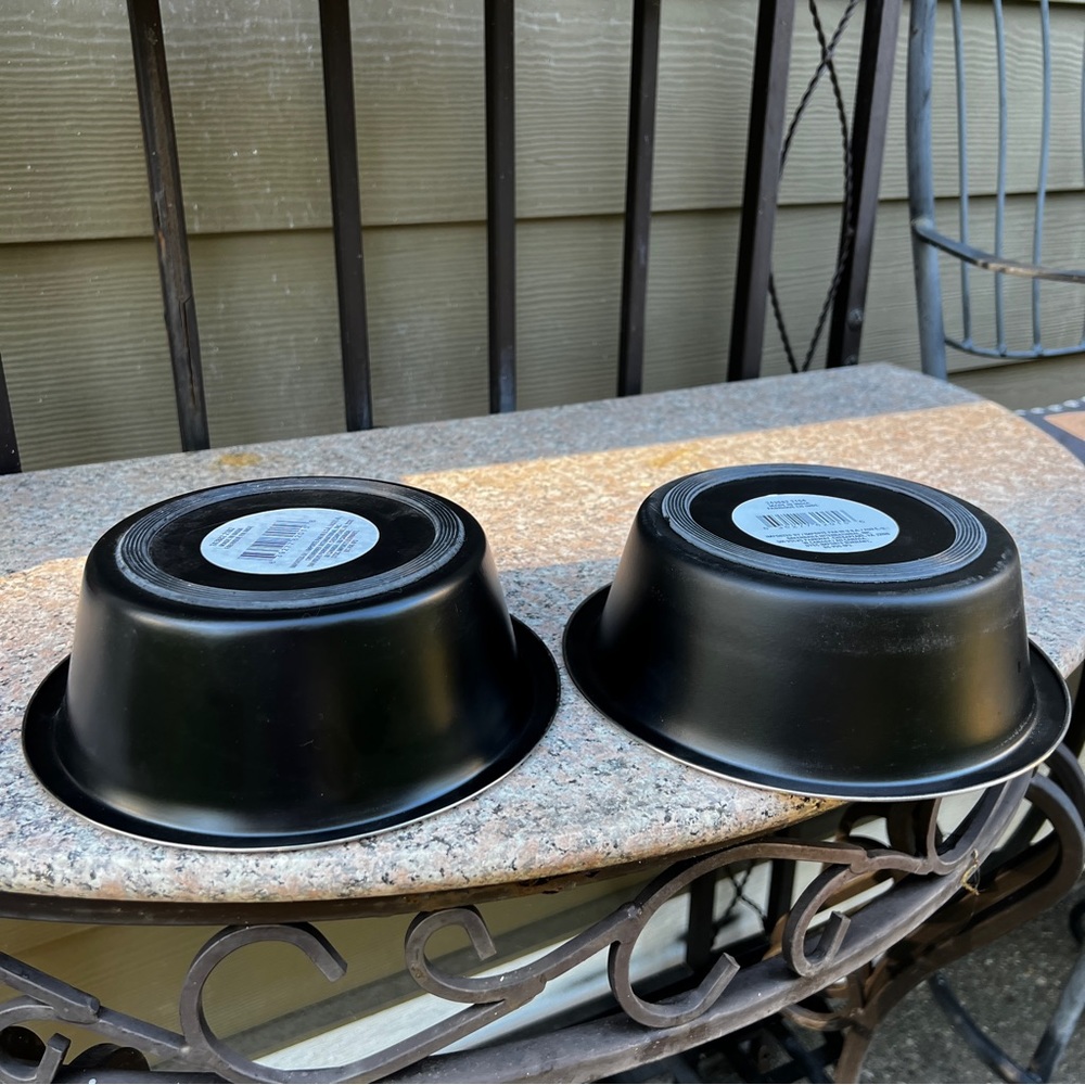 NWT Stainless Steel Set/2 Dog Bowls Black Powder Coat Non Skid Base 52 Oz - Picture 3 of 4
